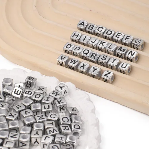 Miniatura 4 de 1000 piezas de cuentas de letras acrílicas redondas o cuadradas, número 4x7mm, cuentas de alfabeto A-Z, cuentas para pulseras de la amistad, kit