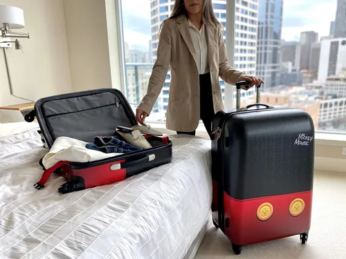Miniatura 7 de American Tourister - Maleta rígida con ruedas giratorias de diseño Disney Pantalones Mickey Mouse Carry-On 21-Inch disney hardside equipaje