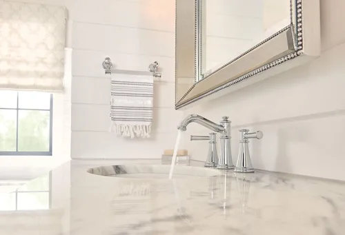 Miniatura 2 de Moen Dartmoor T6405 - Grifo de baño de arco bajo cromado de dos manijas, válvula se vende por separado, T6405