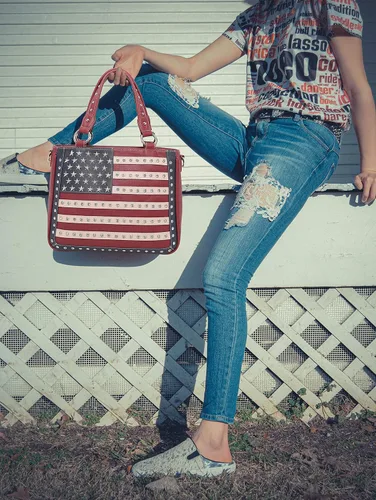 Miniatura 2 de Montana West Bolso patriótico con tachuelas para mujer, bolso de mano con bandera estadounidense y bolso cruzado