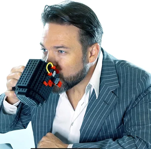 Miniatura 6 de DAYMOO Juego de tazas de ladrillo integradas con 3 paquetes aleatorios de ladrillos 2 en 1, tazas de café geniales para niños, creativas, Negro