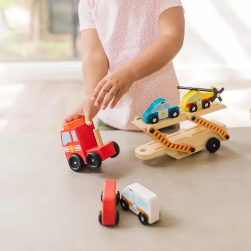 Miniatura 7 de Melissa & Doug Emergency Vehicle Carrier camión de madera con 4 vehículos de rescate