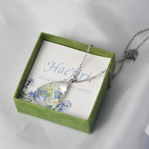 Miniatura 25 de Collar de flores silvestres prensadas con encaje de Forget-Me-Not y Queen Anne Collar de flores prensadas de oro Collares hechos a mano