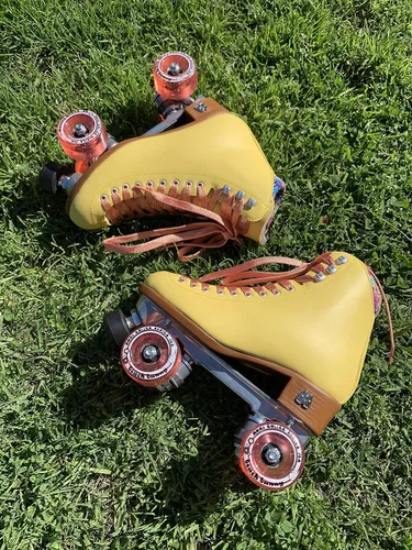 Miniatura 2 de Moxi Beach Bunny Roller Skates for Women - Colorful, Precision-Fit Skate with High-Rebound Wheels, Moisture-Wicking Lining & Padding, Roller Skates