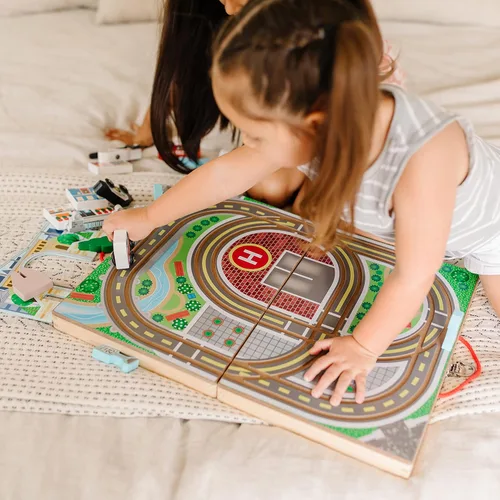 Miniatura 5 de Melissa & Doug Ciudad de mesa de madera desmontable de 18 piezas, 4 vehículos de rescate, piezas de juego, puente