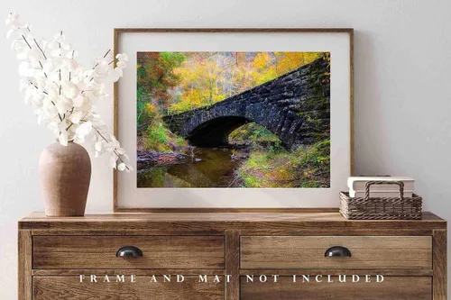Miniatura 4 de Impresión de fotografía campestre (no enmarcada) Imagen de puente de piedra rodeado de follaje de otoño en el día de otoño en grandes montañas