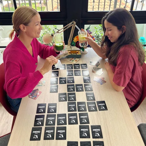Miniatura 7 de MEMO Florida Landmarks - Juego de cartas de memoria para adultos, niños y adolescentes - Juego educativo de viaje familiar con 50 cartas y datos QR