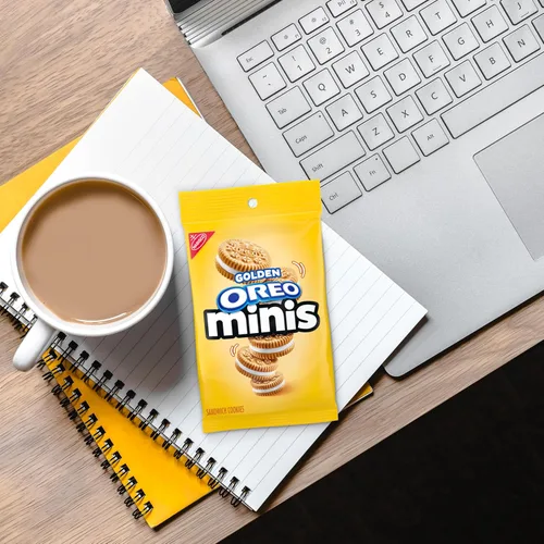 Miniatura 7 de Galletas OREO Minis tipo sándwich doradas, 12 bolsas de 3 oz