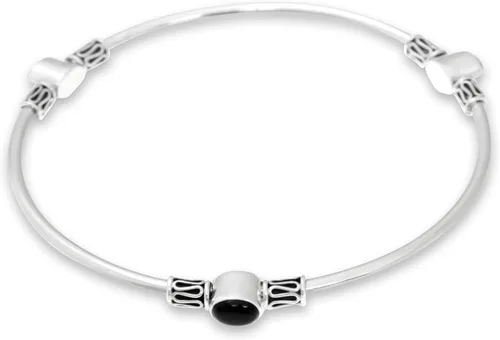 NOVICA Pulsera hecha a mano de plata de ley 925 con ónix estilo balinese, grande, negro, piedra natal de Indonesia, Harmony of Three, grande, Plata