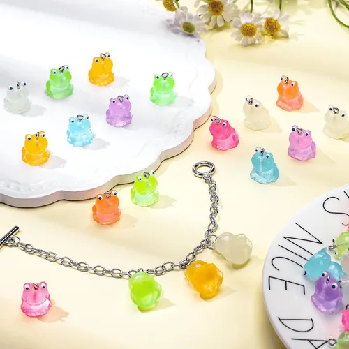 Miniatura 6 de 50 dijes luminosos de rana para hacer joyas, lindos colgantes de animales que brillan en la oscuridad, llavero de rana verde verde, dijes pequeños