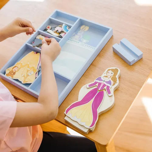 Miniatura 3 de Melissa & Doug Disney Belle - Juego de muñecas magnéticas de madera para disfrazarse (más de 30 piezas)