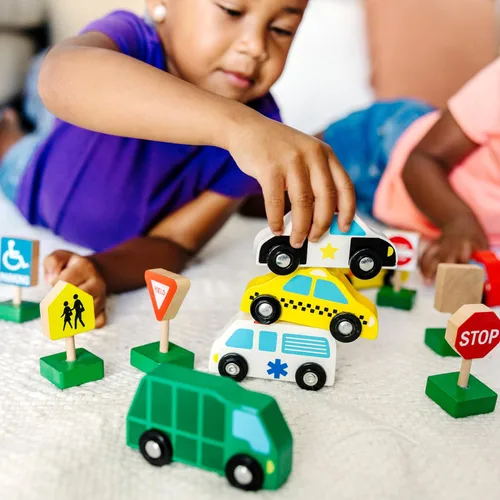 Miniatura 2 de Vehículos y señales de tráfico de madera Melissa & Doug con 6 autos y 9 signos