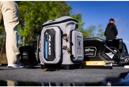 Miniatura 6 de Mochila de Pesca Plano Atlas 3700, Material EVA Gris, Incluye 3 Cajas Utilitarias StowAway 3750 para Gusanos, Señuelos y Cebos, Base Impermeable