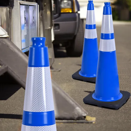 Miniatura 2 de OrangeStar Conos de Tráfico de 36" Paquete de 6 Conos de Seguridad Azules con Collares Reflectantes, Base de Servicio Pesado para Construcción