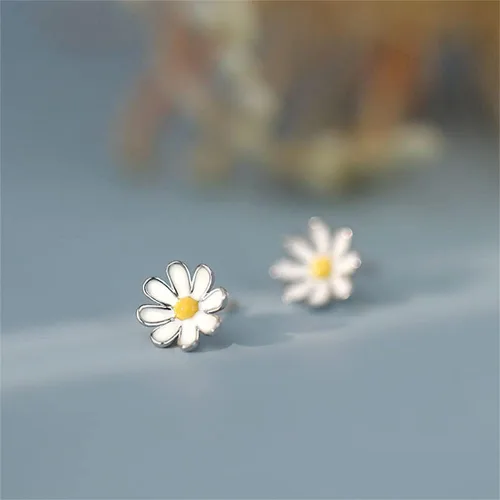 Miniatura 2 de Aretes pequeños esmaltados de verano con margaritas y girasoles blancos delicados de plata de ley 925, cartílago de flores pequeñas, aretes