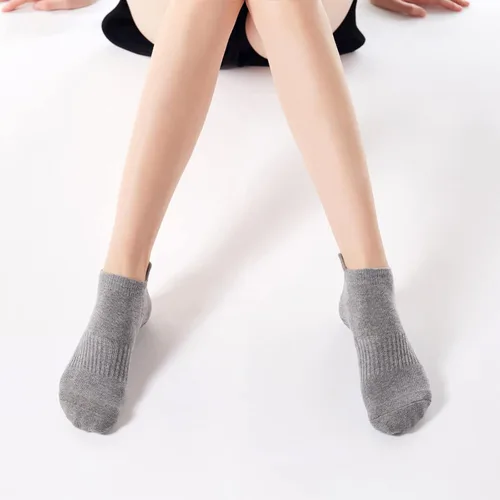 Miniatura 15 de Calcetines de yoga con dedos de pilates con empuñaduras para mujer, antideslizantes, acolchados, florales, calcetines tobilleros para baile de ballet