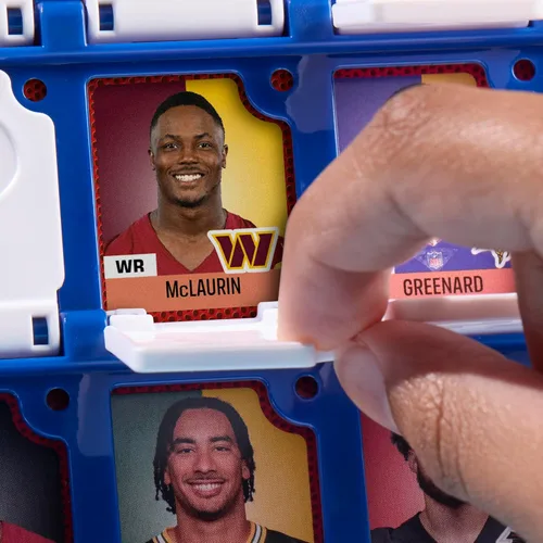 Miniatura 9 de Adivina quién? Juego de mesa edición NFL Juego de mesa NFL oficialmente licenciado para niños y familias A partir de 6 años 2 jugadores 15