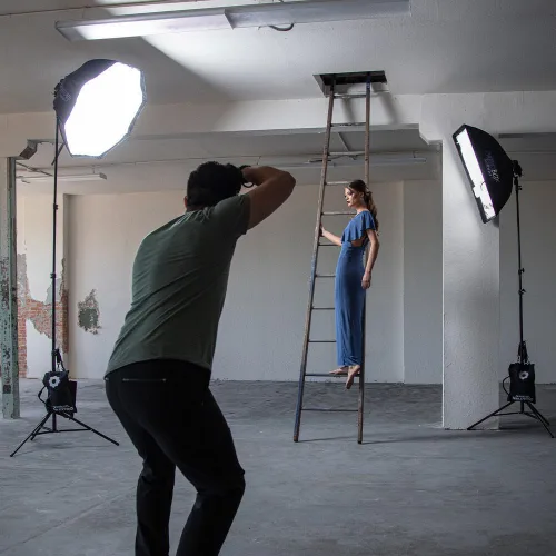 Miniatura 2 de Westcott Interruptor rápido de 1 x 3 para estudio de fotografía portátil y caja de luz Stripbank On Location – Compatible con múltiples marcas