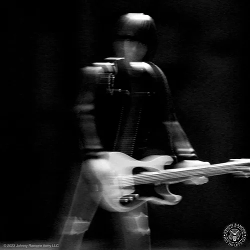 Miniatura 6 de Super7 Johnny Ramone - Figura de acción de Johnny Ramone de 3.75" con accesorio, colección de música clásica, coleccionables y juguetes retro