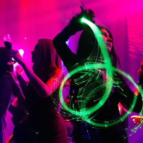 Miniatura 7 de AMKI Látigo de fibra óptica LED recargable de 6 pies, 360 giratorios, 360 efectos de modo, súper brillante, juguete de baile, ideal para fiestas Rosa