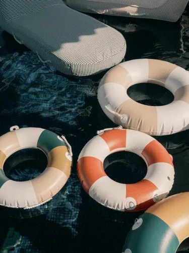 Miniatura 7 de Business & Pleasure Co. Flotador clásico para piscina