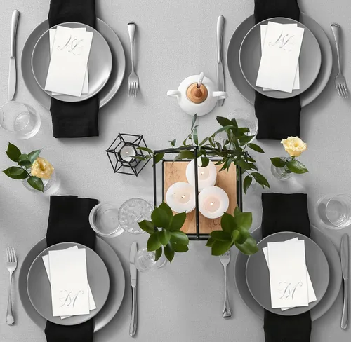Miniatura 4 de Gift Boutique 100 Servilletas de Papel Desechables con Monograma Plateado sobre Blanco para Invitados, Letra M, Elegante Servilleta de Mano
