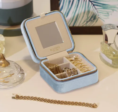 Miniatura 94 de BLUTETE Joyero de viaje organizador de terciopelo con anillos de espejo, aretes, collares, caja organizadora de almacenamiento (negro)