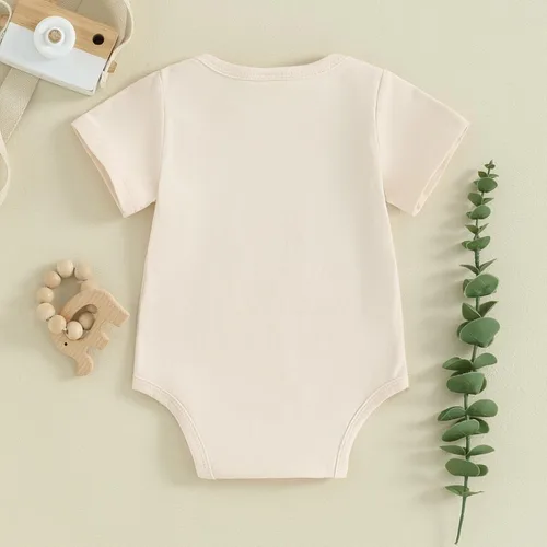 Miniatura 15 de Pañalero para bebé recién nacido, con frase en inglés “Got my mind on my momy”, color gris y blanco, talla 0-18M