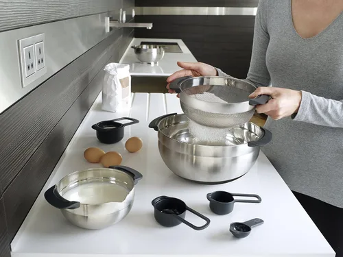Miniatura 2 de Joseph Joseph Nest 9 Plus - Juego compacto de preparación de alimentos de 9 piezas con tazones para mezclar, tazas medidoras, tamiz y colador, acero