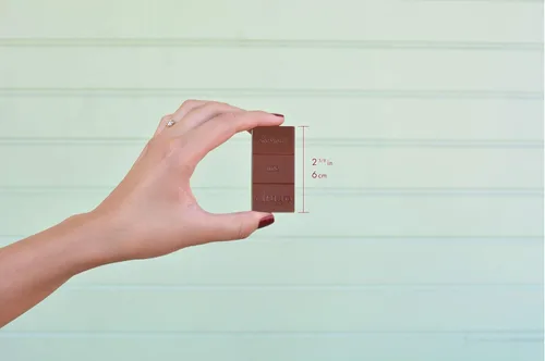 Miniatura 5 de Chuao Chocolatier Mini caja de regalo de chocolate con leche, barras surtidas de chocolate gourmet europeas sin conservantes, para cestas de regalo