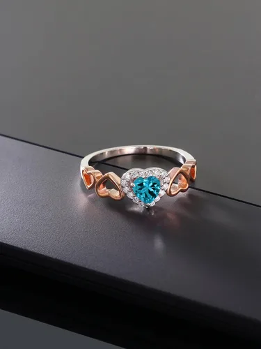 Miniatura 4 de Gem Stone King Anillo de plata de ley 925 de 2 tonos para mujer, topacio azul Londres, 0.71 quilates, forma de corazón (disponible 5, 6, 7, 8, 9)