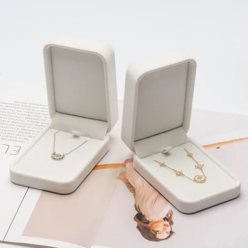 Miniatura 5 de Caja de regalo de joyería de terciopelo clásico para collar colgante (blanco)