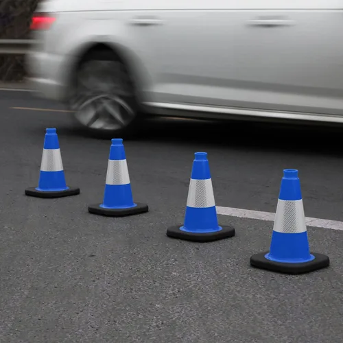 Miniatura 5 de Conos de Tráfico de PVC Naranja/Verde Fluorescente, Cono de Estacionamiento con Base Negra Pesada Estructuralmente Estable Resistente a