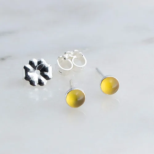 Miniatura 71 de Aretes pequeños de plata de ley para cartílago, tragus, hélix, múltiples piercings hipoalergénicos, piedra natal para mujer, juego de bisel