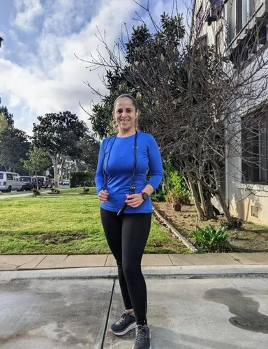 Miniatura 9 de BALEAF Camiseta térmica de forro polar para mujer de manga larga con agujeros para los pulgares bolsillo con cremallera para clima frío