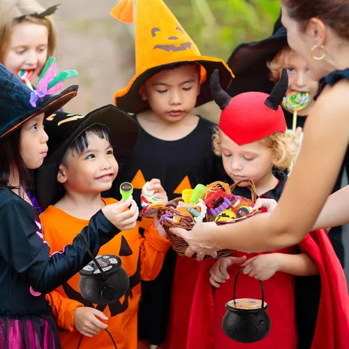 Miniatura 5 de Recuerdos de fiesta de Halloween para niños, paquete de 24 caldero de bruja de plástico prellenado, juguete novedoso a granel, juguetes de Halloween
