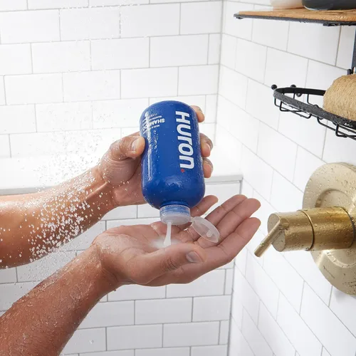 Miniatura 7 de Huron Champú para hombre Fórmula limpiadora e hidratante Aroma cítrico, enebro fresco y verduras aromáticas Fortalece el cabello Sin