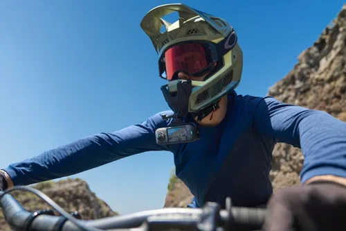 Miniatura 3 de Insta360 Paquete esencial de cámara de acción X5 8K 360