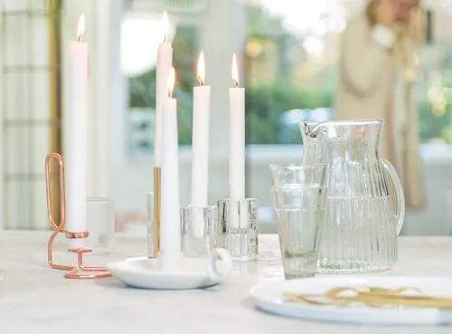 Miniatura 9 de BOLSIUS White Taper Candles Paquete de 100 velas a granel – Juego de velas de cena de 10 pulgadas – Más de 7 horas de combustión – Calidad europea
