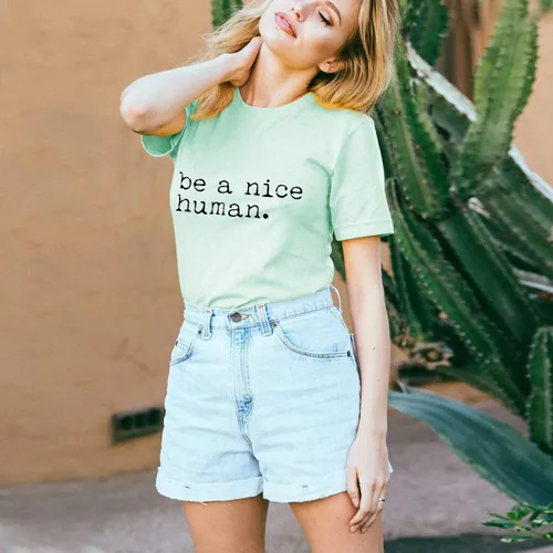 Miniatura 2 de Be a Nice Human - Camiseta de manga corta para mujer, diseño con texto en inglés "Be a nice human".