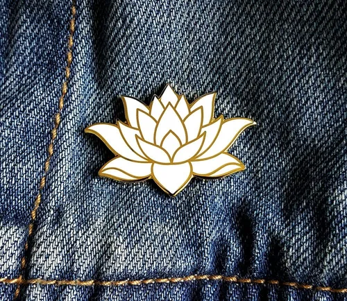 Miniatura 4 de Pinsanity Pin de solapa esmaltado de flor de loto blanco, Cobre Latón, Sin gemas.