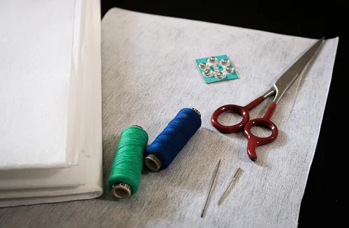 Miniatura 5 de MAROBEE Interfaz fusible de color blanco, ligero, no tejido, para proyectos de costura y acolchado, adhesivo ultra adhesivo para planchar por un