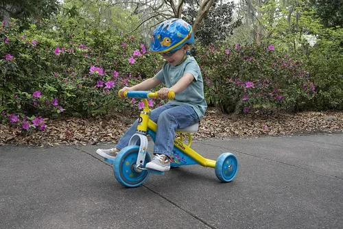 Miniatura 9 de Dynacraft Triciciclo Baby Shark para niños, diseño divertido y colorido, resistente y seguro, perfecto para niños pequeños que aprenden a montar