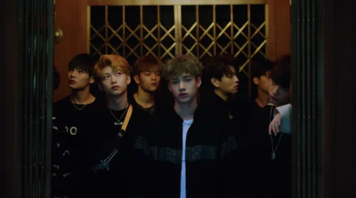 Stray Kids I Am Not 1st Mini Album Random Ver Photobook+1p Childhood PhotoCard+1p Unit PhotoCard+1p Selfie PhotoCard+1p Pre-Order Item Post K-POP