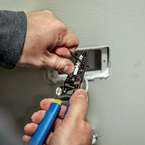 Miniatura 9 de Klein Tools D2139NE11055 - Juego de alicates, fabricado en Estados Unidos, con alicates de corte lateral de Lineman y pelacables de cobre