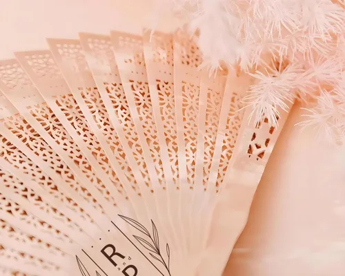 Miniatura 7 de Abanico de madera de sándalo personalizado a granel para recuerdos de boda, abanicos de madera grabados para novia, despedida de soltero, ventilador