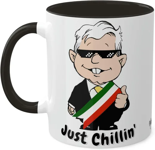 Miniatura 2 de MEXICANDOO AMLO - Taza de café Just Chillin, divertida caricatura, Muñeco AMLITO, taza de cerámica blanca brillante con colores vibrantes