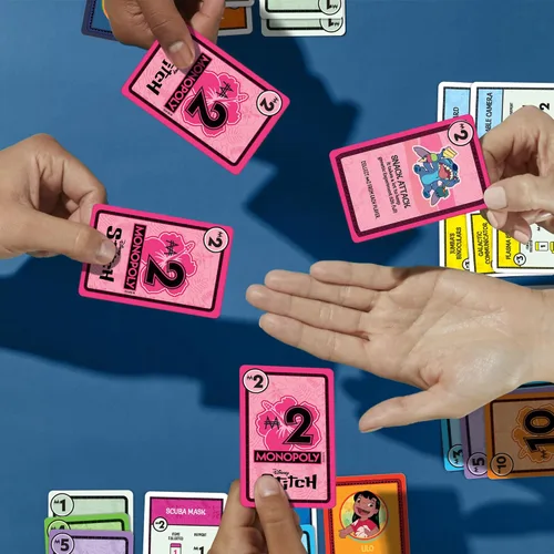 Miniatura 7 de Monopoly Deal: Edición Disney Stitch - Juego de cartas Basado en Lilo & Stitch de Disney Juegos de Disney para niños oficialmente licenciados