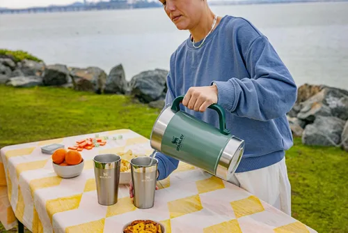 Miniatura 4 de Stanley Stay-Chill - Jarra de 64 onzas, jarra para agua fría, cerveza y bebidas con tapa, recipiente duradero de gran capacidad con asa, acero