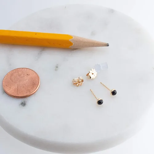 Miniatura 6 de Juego de aretes pequeños de oro con bisel, bola para cartílago, tragus, hélice, múltiples joyas hipoalergénicas de piedra natal para mujer
